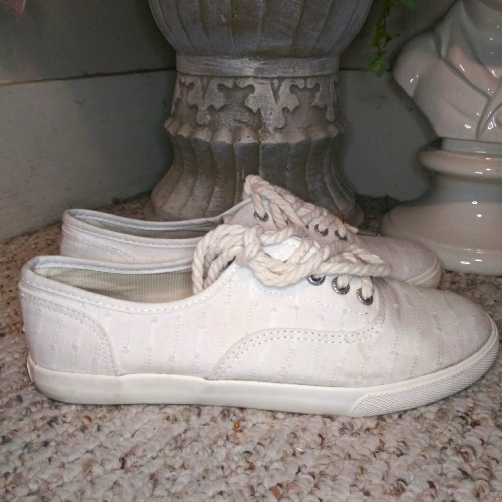 Margaritaville Dream Catcher White Slub Canvas Memory Foam Insole Sneakers